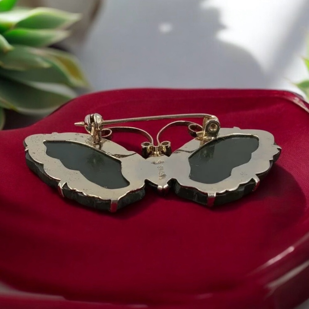 Carved Nephrite Butterfly Brooch Pin, Gold Vermeil Over Sterling, Makers Mark - Picture 5 of 8